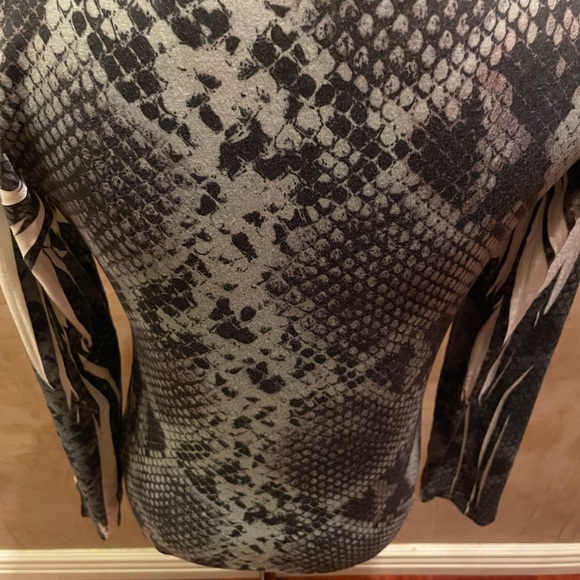 Bar link Zipper sweatshirt. Snake 🐍 print with Zebra 🦓 stripes. - Picture 6 of 11